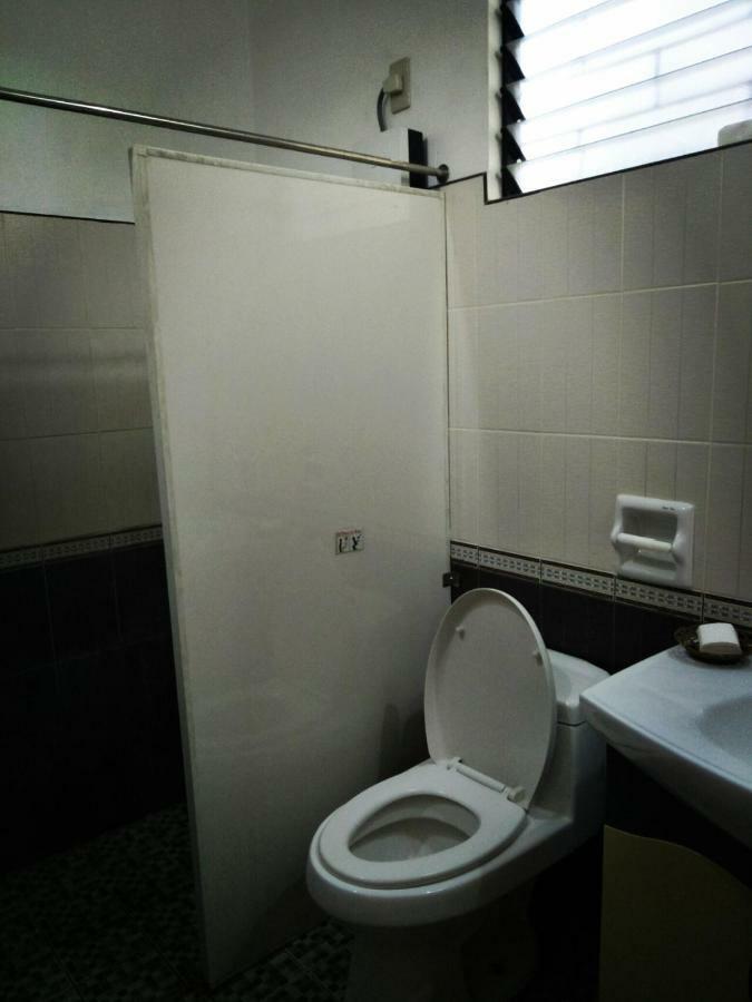 Cat Japanese Only At Uh Huh House Hostel Cebu Exterior foto