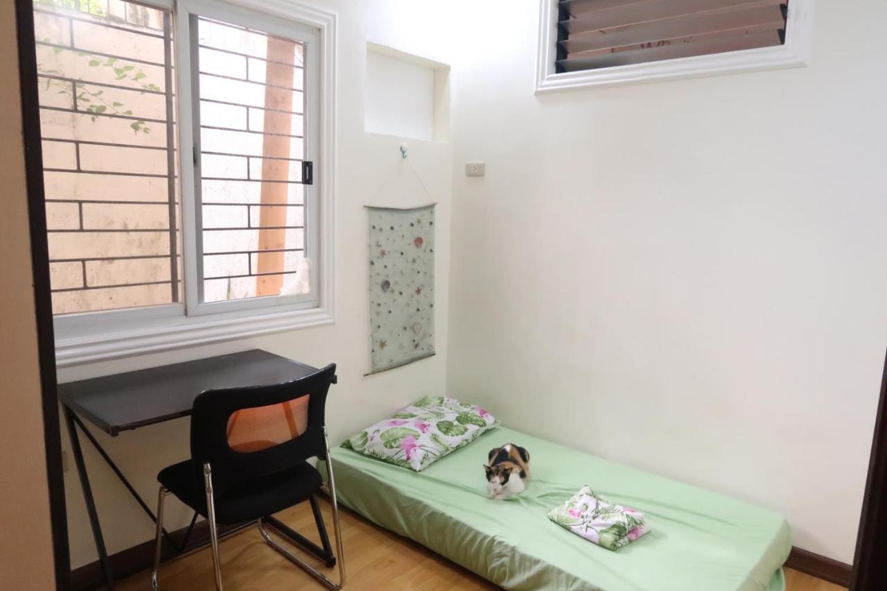 Cat Japanese Only At Uh Huh House Hostel Cebu Exterior foto
